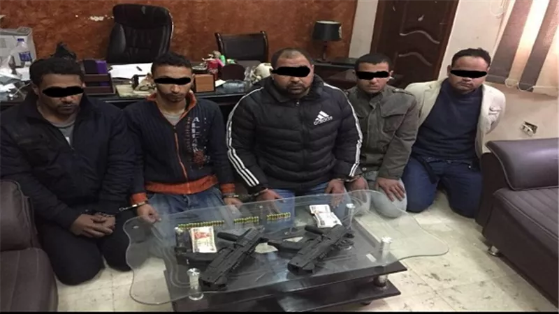 ضبط تشكيلاً عصابياً تخصص فى سرقة السيارات وقائديها بالإكراه 