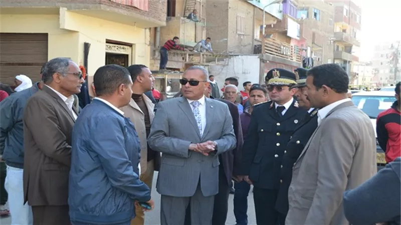 محافظ السويس يوجه بمصادرة اي سيارات متروكة واي فروشات للباعة بشوارع وميادين المحافظة 