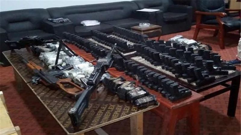 ضبط أحد المتهمين فى واقعة محاولة تهريب الأسلحة النارية والذخائر للبر الشرقى لقناة السويس