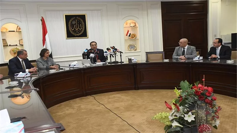 مدبولي.. بروتوكول تعاون للحد من مخاطر الهجرة غير الشرعية وجرائم الاتجار بالبشر بالمناطق العشوائية