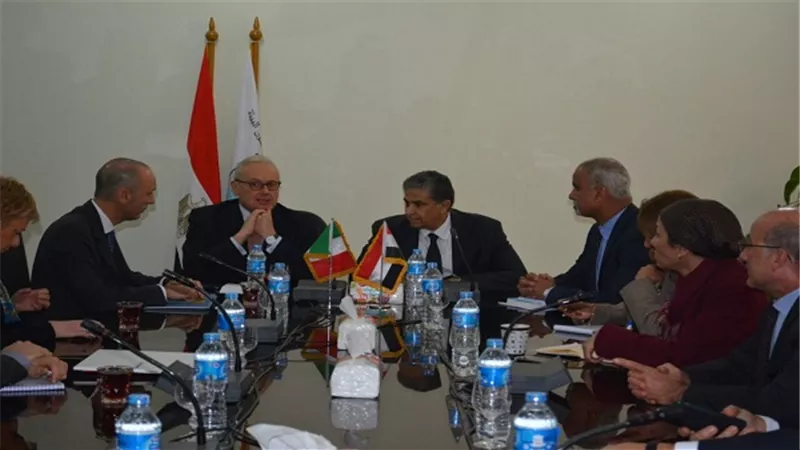 فهمي يلتقي بالسفير الإيطالي ووفد من الشركات الايطالية لبحث التعاون في مجالات المخلفات والطاقة والتنوع البيولوجي