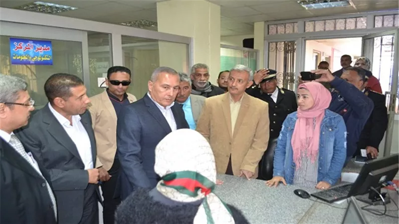 محافظ السويس يوجه بسرعة ربط مراكز التكنولوجية للأحياء والمديريات