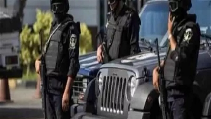 ضبط ثلاثة أشخاص تخصص فى تتبع وسرقة رواد البنوك 