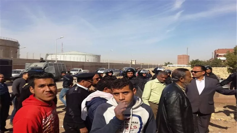 بالصور..  حى عتاقة يشن حملة لتنفيذ 18 قرار إزالة  بعرب المعمل بالسويس