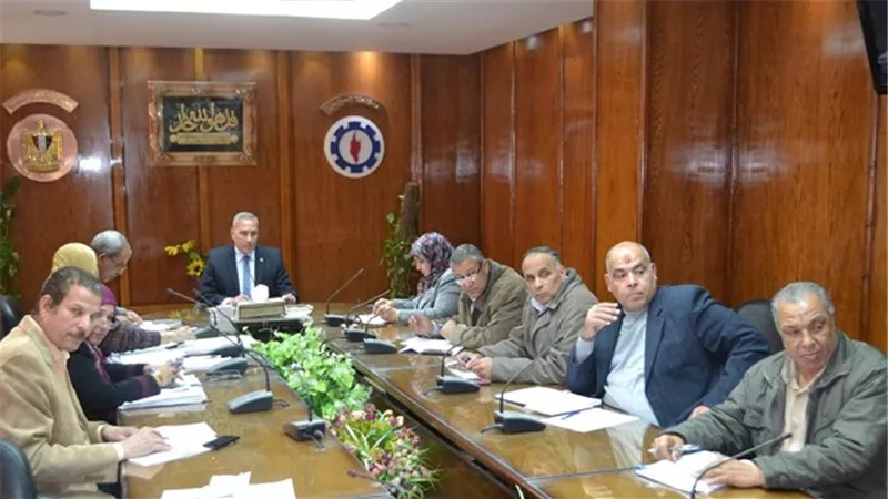 بالصور.. 26مواطناً يشكون حالهم لمحافظ السويس في اللقاء الجماهيري52