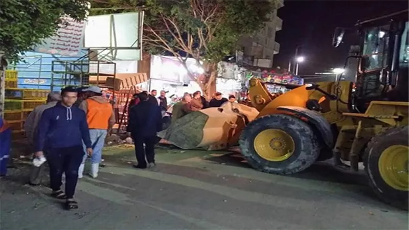 حملات السويس الليلية اسفرت عن تنفيـذ 67 قرار برفع الاشغالات من شوارع وميادين المحافظة