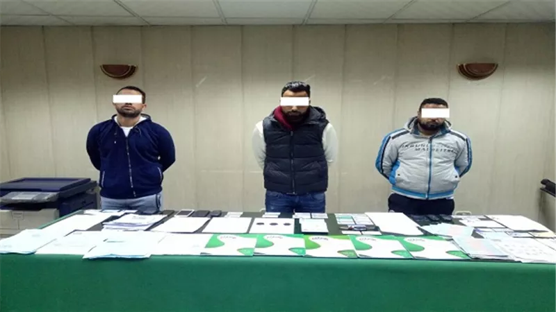 ضبط ثلاثة أشخاص من تشكيل عصابى لقيامهم بالحصول على قروض شخصية 