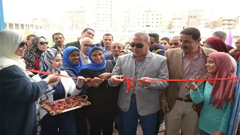  بالصور.. محافظ السويس يفتتح معرضا للمشغولات اليدوية والمنتجات الغذائية