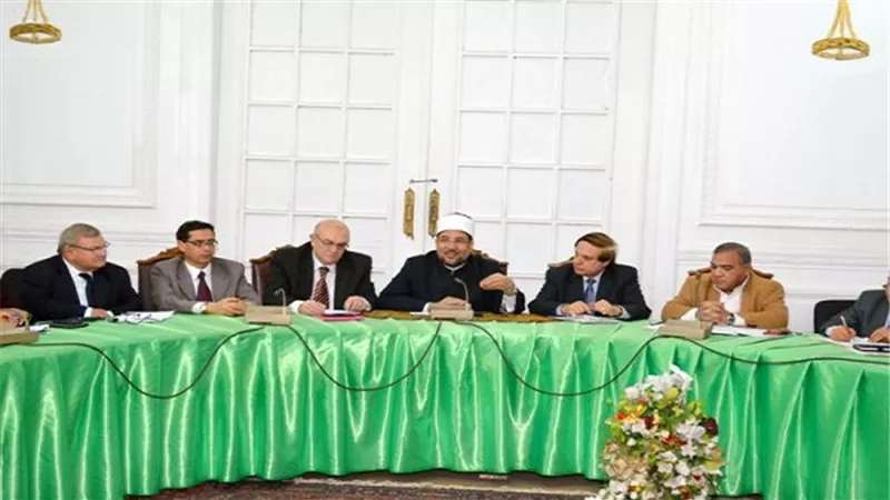 وزير الأوقاف يجتمع مع لجنتي الإعلام واللغات والترجمة  بالمجلس الأعلى للشئون الإسلامية
