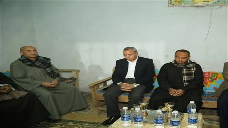 محافظ قنا يقدم واجب العزاء لأسرة مجند قوات مديرية امن البحر الأحمر
