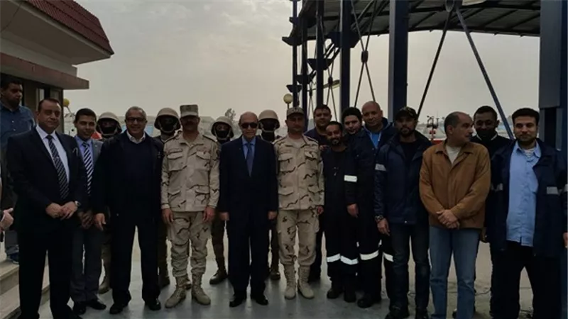 الفريق مهاب مميش يتفقد إجراءات تأمين المجرى الملاحي 