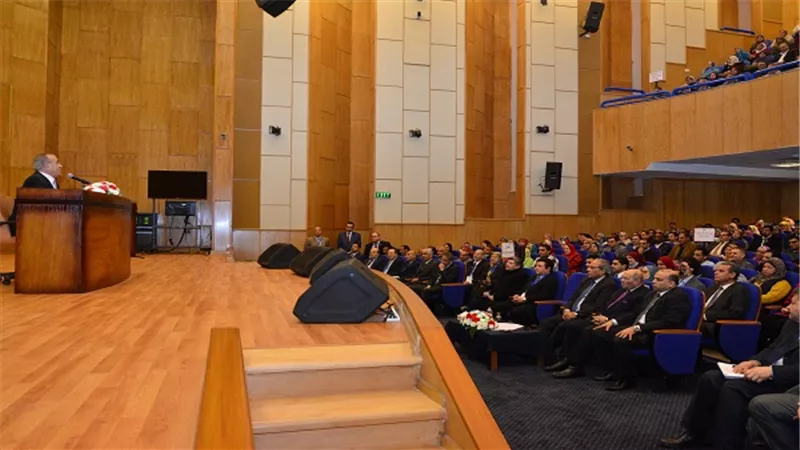 وزير التنمية المحلية يجتمع بكل العاملين بديوان عام الوزارة