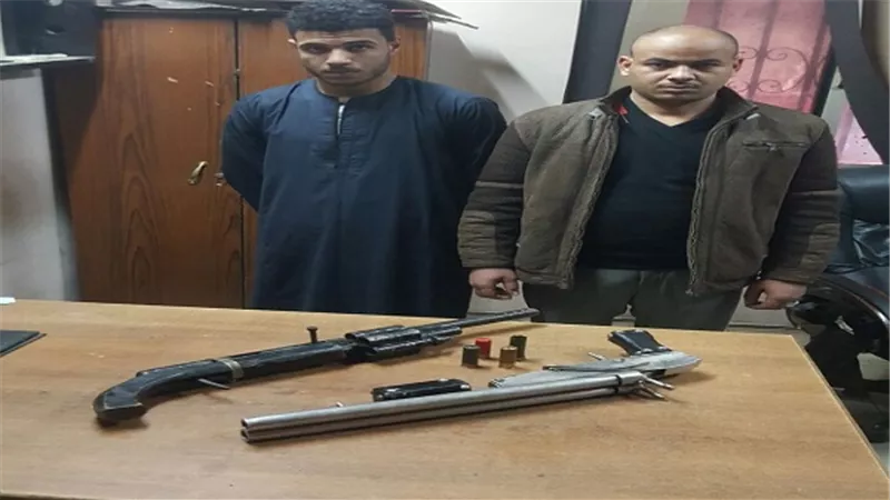 القبض على عاملين بحوزتهم أسلحة نارية منشأة ناصر