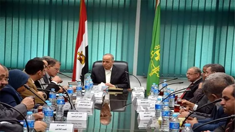 محافظ القليوبية يجتمع مع ممثلي النقابات للتجهيز للإنتخابات الرئاسية