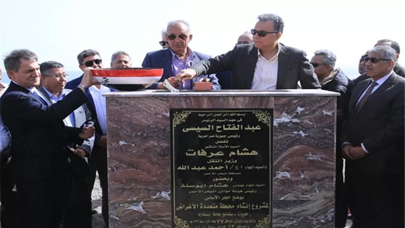وزير النقل يفتتح محطة انتظار ركاب بمدينة سفاجا 