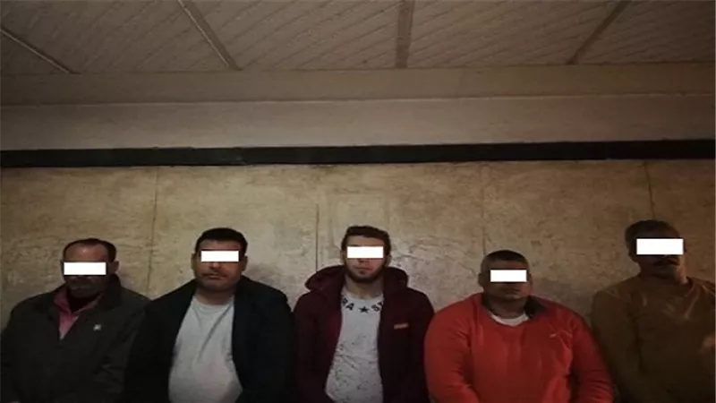 ضبط عناصر تشكيل عصابى تخصص فى إرتكاب جرائم تتبع وسرقة رواد البنوك 
