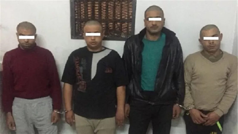 ضبط أربعة أشخاص حال قيامهم بسرقة كابل تليفونى 