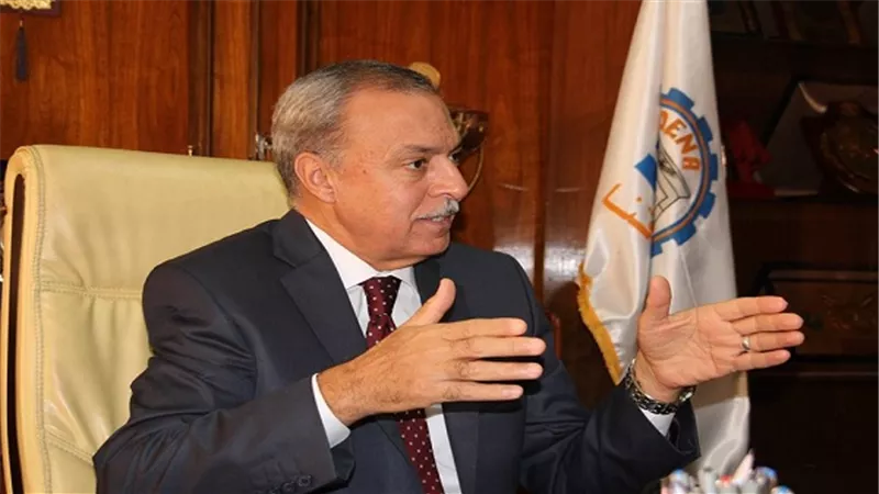 محافظ قنا: تدريب 464 معلم على برامج صقل المهارات والتطوير التكنولوجى