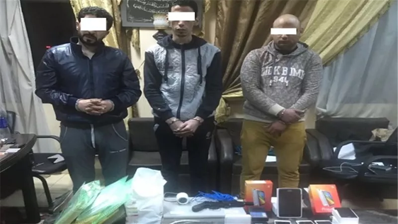 ضبط تشكيل عصابى لقيامهم بسرقة هواتف محمولة من إحدى المحلات