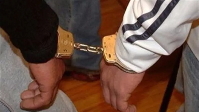 ضبط شخصين لقيامهما بتلقى مبالغ مالية من المواطنين