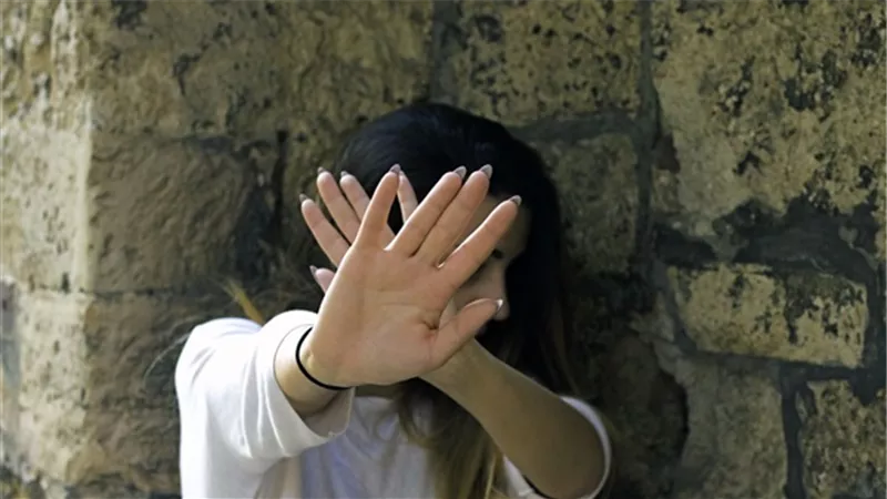 القبض على مدرس تعدى جنسيًا على طالبة بقليوب