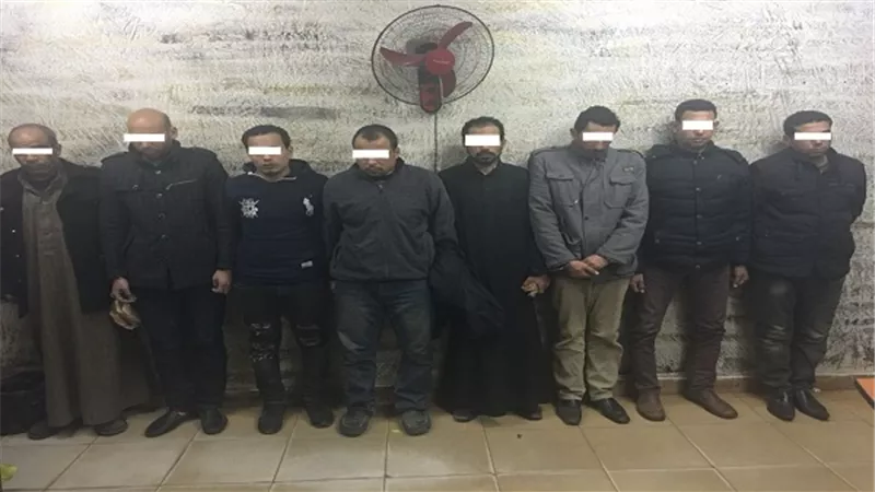 ضبط 8 أشخاص لمحاولة سرقتهم 250 ألف جنيه من سائق وأمين خرينة بشركة أدوية