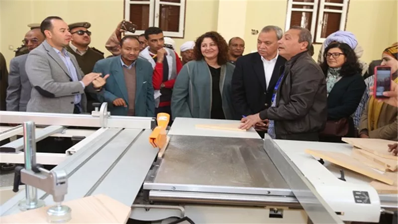 محافظ قنا يفتتح مصنع إنتاج الأثاث المنزلي بقوص