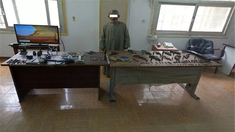 ضبط أحد الأشخاص لقيامه بإدارة ورشة لتصنيع الأسلحة النارية 