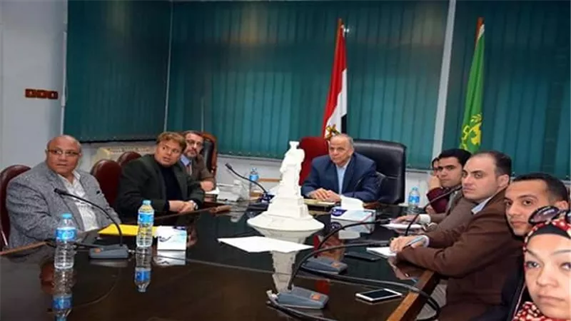 محافظ القليوبية يعقد إجتماعا لمتابعة تطوير ميدان المحطة بمدينة بنها