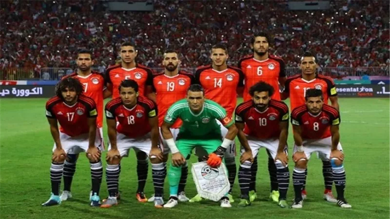 نجم منتخب مصر يقترب من الدوري الإنجليزي