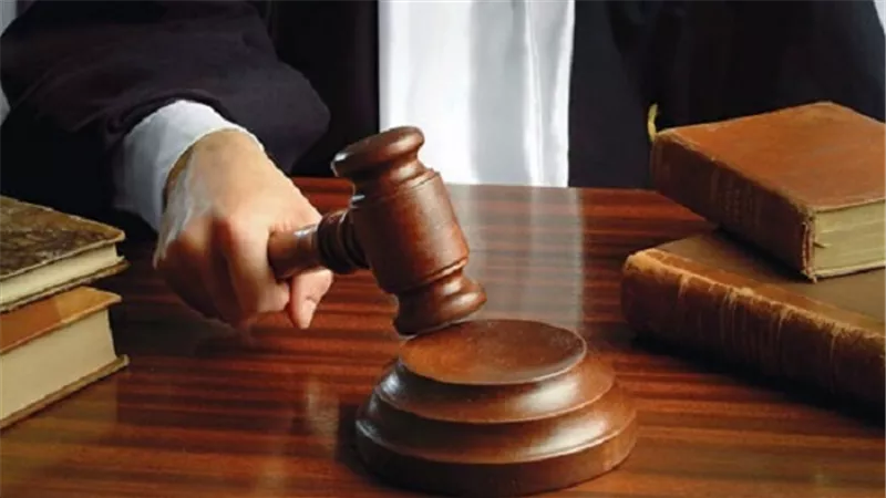 عاطل يتحرش بـ