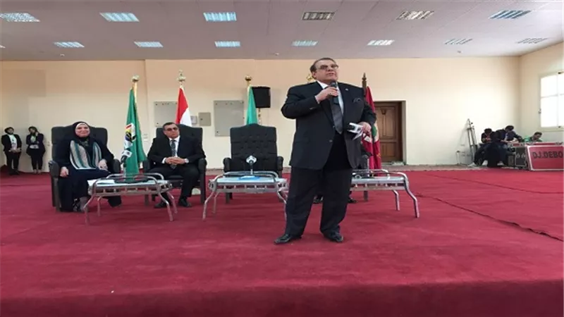 بالصور حسن راتب يُهدى 30 منحة لشباب جامعات شمال الصعيد بالمؤتمر الإقليمي الأول للشباب بشمال الصعيد