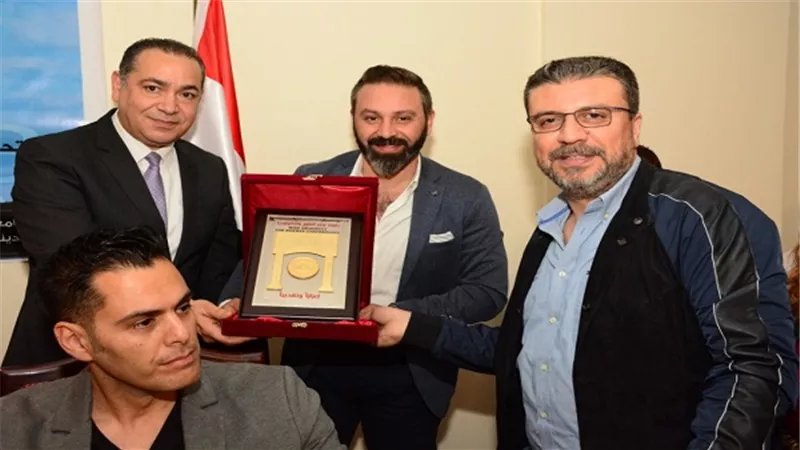 جامعة مصر تٌكرم عمرو الليثى  لمساهمته فى حملة التبرع بالدم ودوره فى الاعلام التنموى