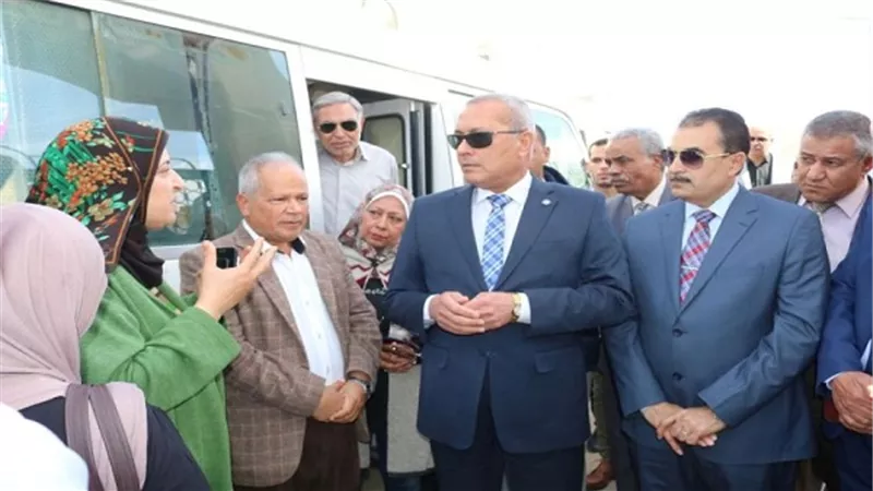 بالصور.. محافظ السويس يتفقد أعمال الحملة القومية للقضاء على فيروس سي