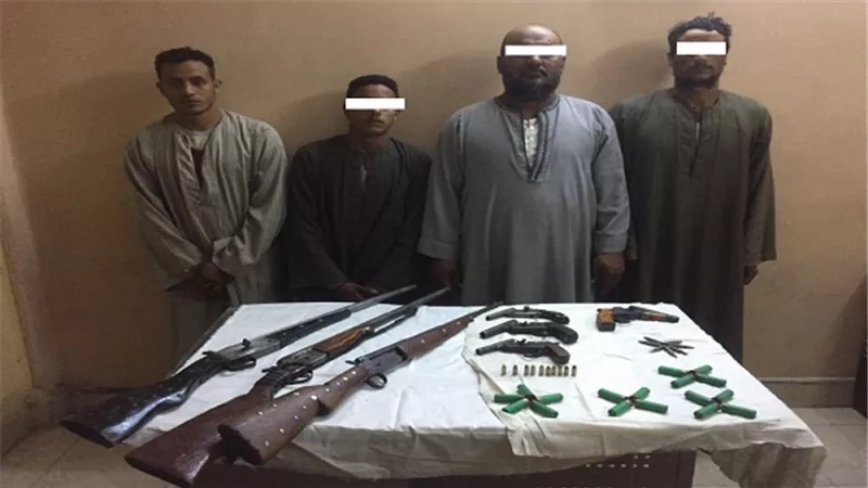 ضبط أربعة أشخاص وبحوزتهم أسلحة نارية وذخائر 