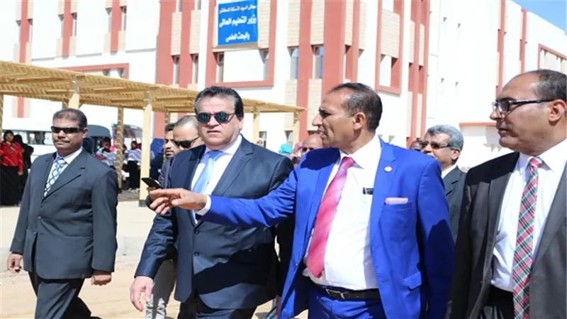 وزير التعليم العالى يفتتح عدد من المنشآت بمقر الحرم الجامعي القديم بصحاري بأسوان 