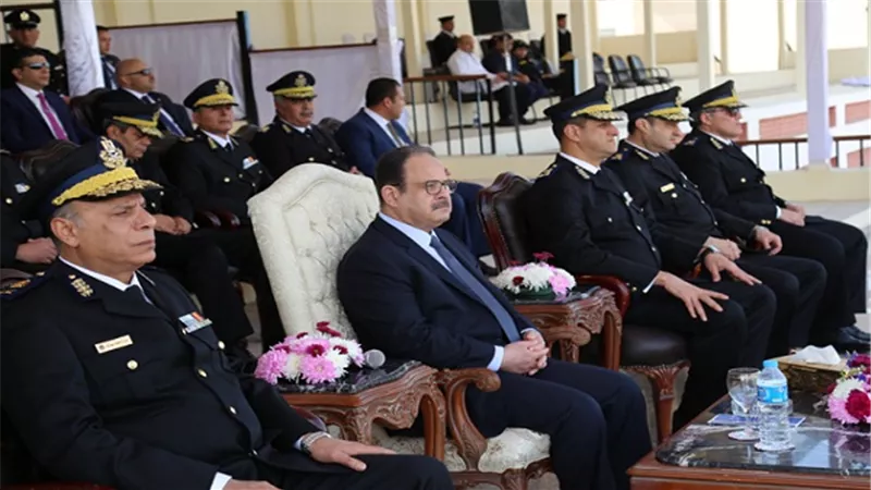 وزير الداخلية يشهد حفل تخريج الدفعة 