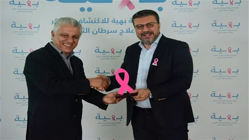 بالصور.. تكريم عمرو الليثي بمؤسسة بهية لعلاح سرطان الثدي واختياره سفيراً لها