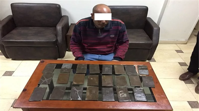 ضبط شخصين لقيامهما بالإتجار بالمواد المخدرة 