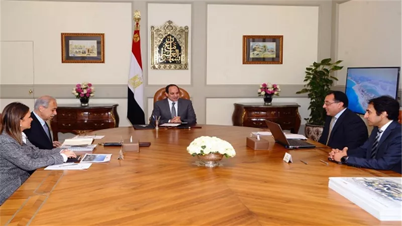 السيسي يعقد اجتماعاً مع رئيس الوزراء ووزيري الإسكان والاستثمار