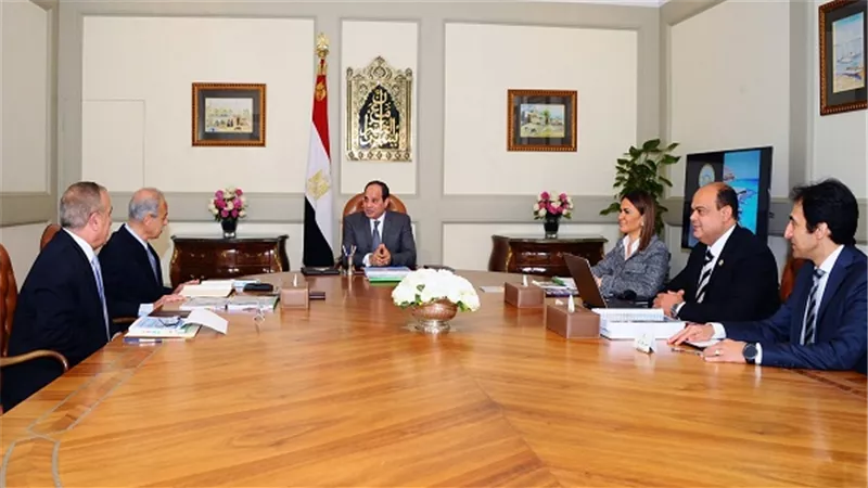 السيسي يجتمع مع رئيس مجلس الوزراء ووزيرة الاستثمار ووزير التنمية المحلية ومحافظ مطروح