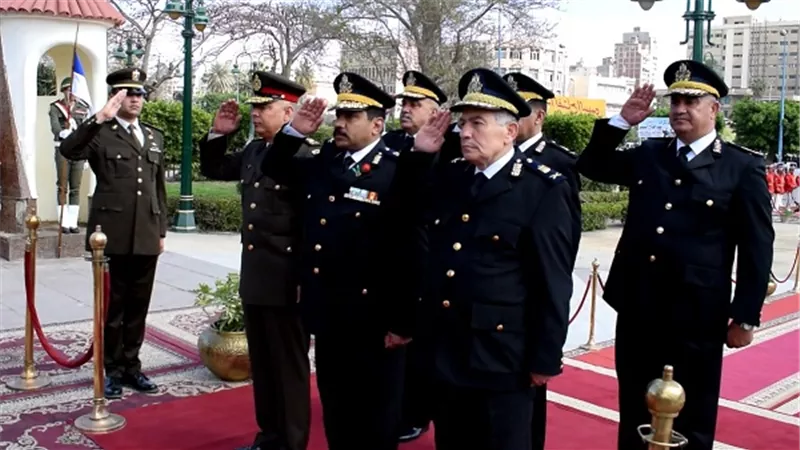 اللواء مدير أمن الإسكندرية يشارك مراسم وضع الإكليل على النصب التذكارى الخاص بالقوات المسلحة