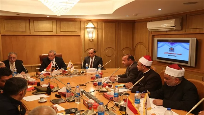 محافظ قنا يعقد اجتماع المجلس التنفيذي للمحافظة