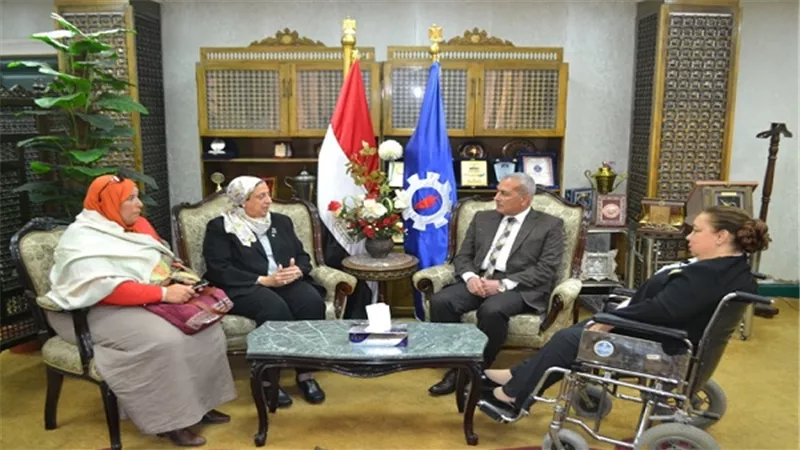 محافظ السويس يستقبل عضوالمجلس القومى للاعاقة بالبرلمان والوفد المرافق لها