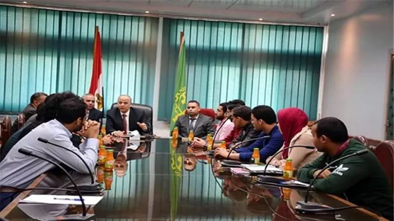 محافظ القليوبية يلتقي مع رؤساء اتحاد الطلبة والطالبات بجامعة بنها                 