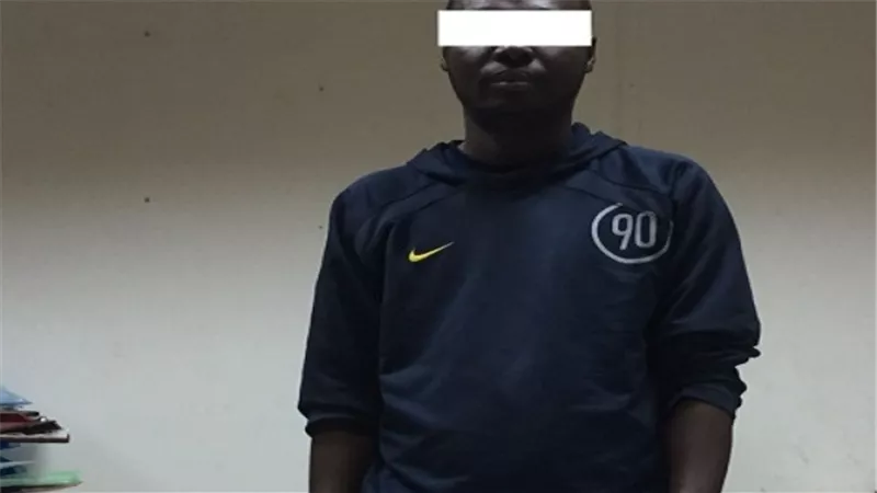 ضبط أحد الأشخاص يحمل جنسية إحدى الدول الأفريقية بممارسة النصب والإحتيال