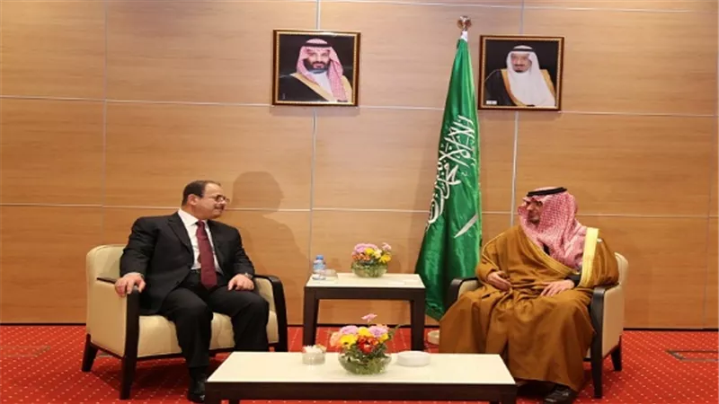 وزير الداخلية يلتقى بنظيره السعودي على هامش مؤتمر وزراء الداخلية العرب