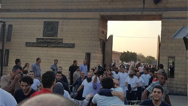 645 سجينا يودعون الزنازين بموجب عفو رئاسي