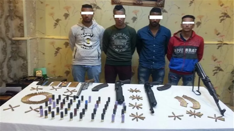  ضبط أربعة أشخاص وبحوزتهم 4 قطع سلاح نارى و248 طلقة نارية 