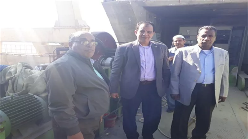 رئيس قطاع الخزانات بوزارة الرى يتفقد بوابات مفيض قناطر أسنا الجديدة